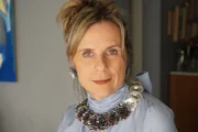 Andrea de Navarrete convierte cápsulas de café en joyas con identidad. Fotografía editorial relacionada con joyas con cápsulas de café. publicada en Netaware