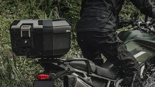 Baúles SHAD: capacidad, diseño y resistencia para viajar en moto con mayor comodidad. Fotografía editorial relacionada con baúles SHAD para moto. publicada en Netaware