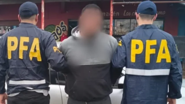 Detienen en Merlo a un hombre acusado de abusar de menores durante diez años. Fotografía editorial relacionada con Detienen Merlo hombre acusado abusar. publicada en Netaware
