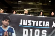 El asistente de Maradona declaró y reveló tensiones y descontrol en su entorno médico. Fotografía editorial relacionada con asistente Maradona declaró reveló tensiones. publicada e