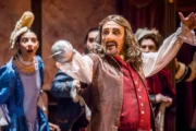 El regreso de Cyrano al San Martín: brillo visual y un ritmo que no emociona. Fotografía editorial relacionada con Cyrano Teatro San Martín. publicada en Netaware