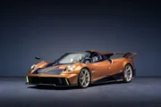 Horacio Pagani celebra sus 70 años con una joya automotriz de carbono en Goodwood. Fotografía editorial relacionada con Horacio Pagani celebra años joya. publicada en Netaware