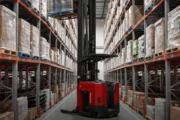 Raymond 7730 Reach Truck: eficiencia y altura para depósitos modernos. Imagen destacada sobre Raymond 7730 Reach Truck. publicada en Netaware
