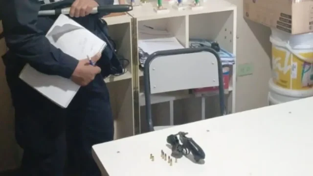 Alarma por armas en escuelas de Tucumán tras dos episodios en una semana. Imagen destacada sobre armas en escuelas de Tucumán. publicada en Netaware
