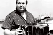 Aníbal Troilo: el bandoneón que siempre volvió al barrio. Fotografía editorial relacionada con Aníbal Troilo bandoneón. publicada en Netaware