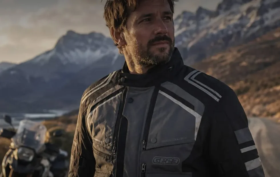 Campera para viajar en moto: cómo elegir protección y confort. Imagen destacada sobre campera para viajar en moto. publicada en Netaware