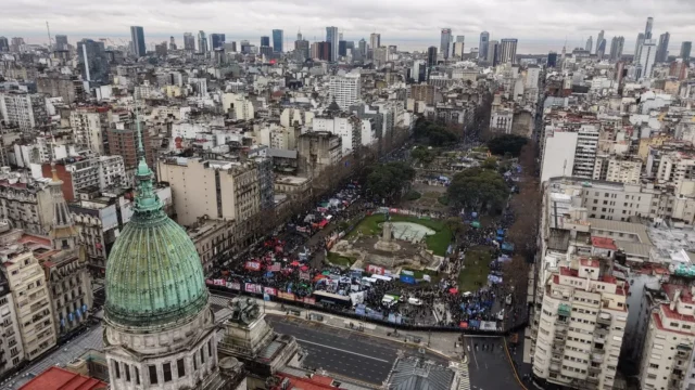 Congreso: la urgencia de proteger a víctimas de violencia de género. Fotografía editorial relacionada con protección de víctimas. publicada en Netaware