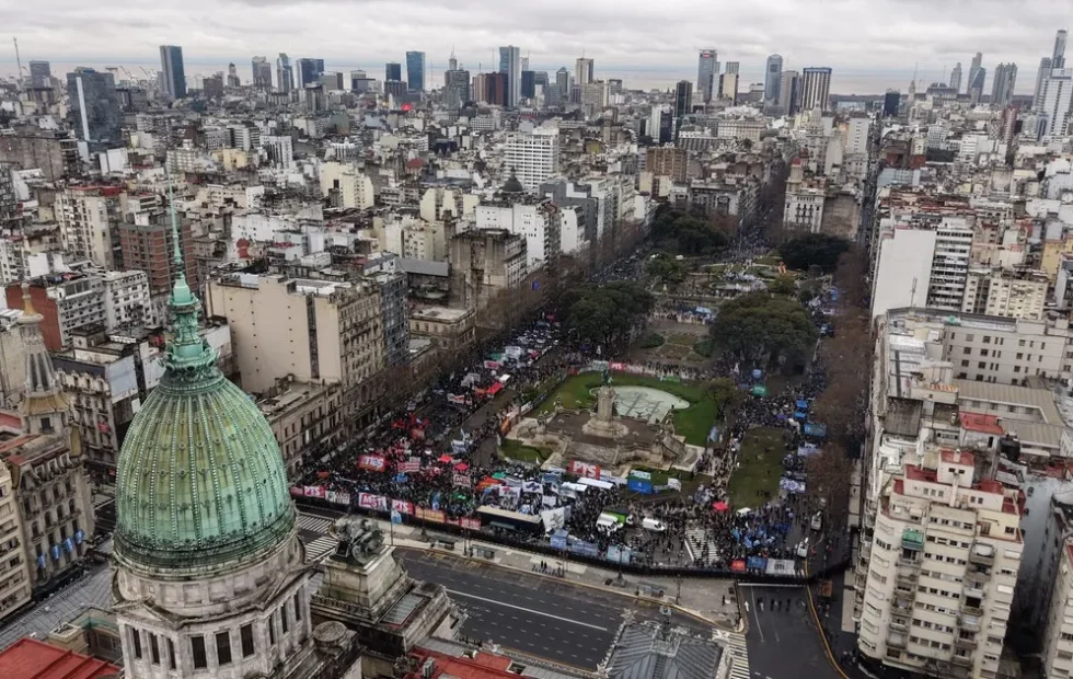 Congreso: la urgencia de proteger a víctimas de violencia de género. Fotografía editorial relacionada con protección de víctimas. publicada en Netaware