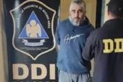 Detuvieron en Florencio Varela a un acusado de abuso sexual prófugo durante 14 años. Fotografía editorial relacionada con detención del acusado prófugo. publicada en Netaware