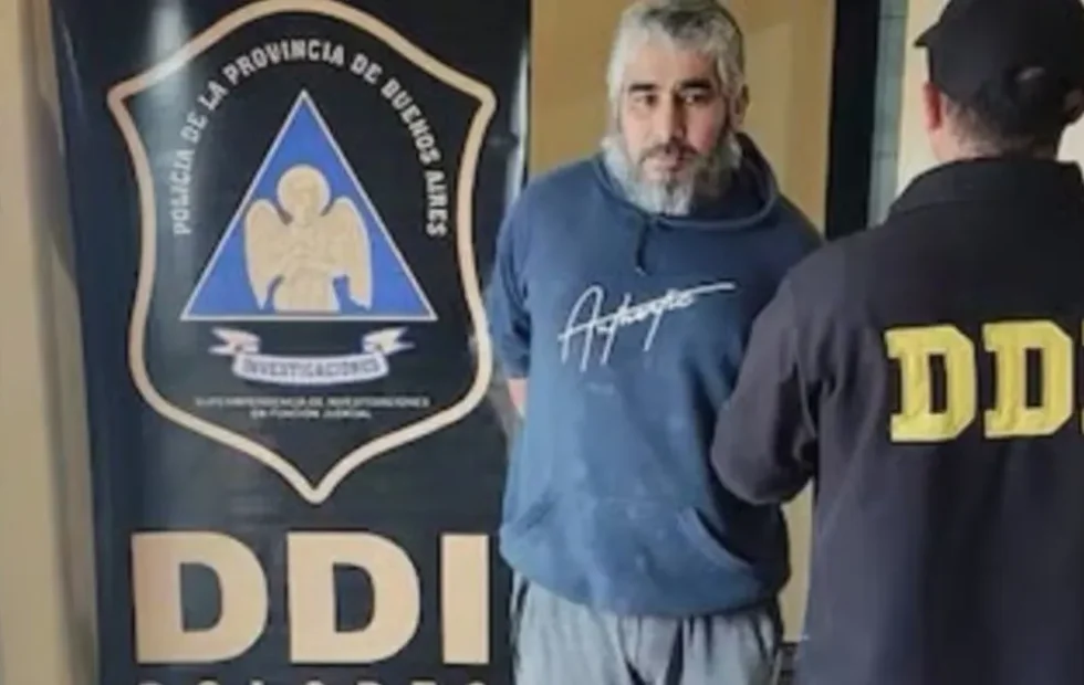 Detuvieron en Florencio Varela a un acusado de abuso sexual prófugo durante 14 años. Fotografía editorial relacionada con detención del acusado prófugo. publicada en Netaware