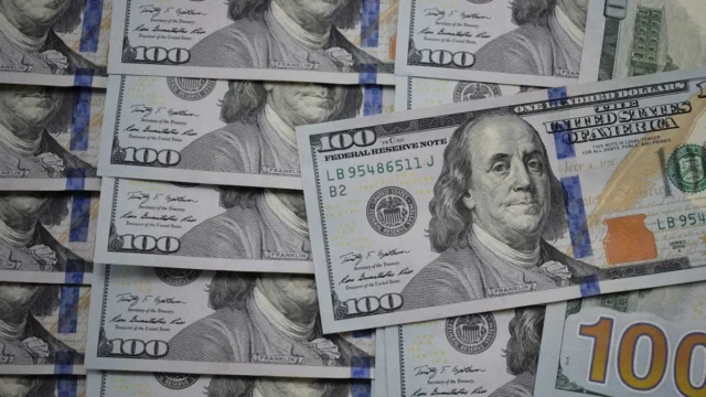 Dólar blue hoy: cotización y brechas del mercado argentino este viernes 7 de agosto. Imagen destacada sobre dólar blue hoy. publicada en Netaware