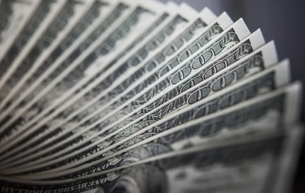 Dólar cerca de $1.500: crece la cobertura ante las elecciones de 2027. Imagen destacada sobre dólar cerca de $1.500. publicada en Netaware