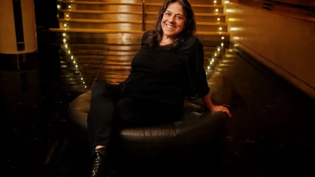 Julia Calvo enfrenta a la fanática de Misery y revela su obsesión por Redford. Fotografía editorial relacionada con fanatismo en Misery. publicada en Netaware