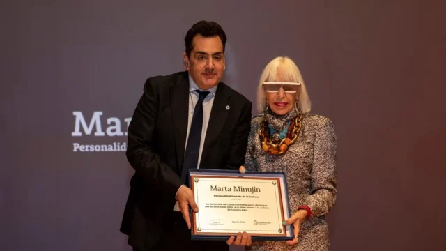 Marta Minujín, Personalidad Emérita de la Cultura argentina. Fotografía editorial relacionada con Marta Minujín cultura argentina. publicada en Netaware