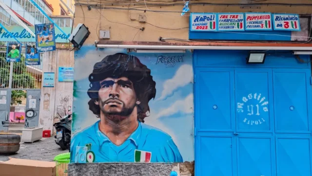 Nápoles, la ciudad de Maradona donde el mito sigue vivo. Imagen destacada sobre ciudad de Maradona. publicada en Netaware