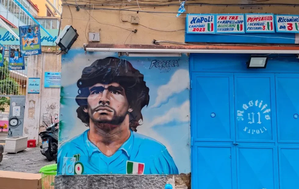 Nápoles, la ciudad de Maradona donde el mito sigue vivo. Imagen destacada sobre ciudad de Maradona. publicada en Netaware