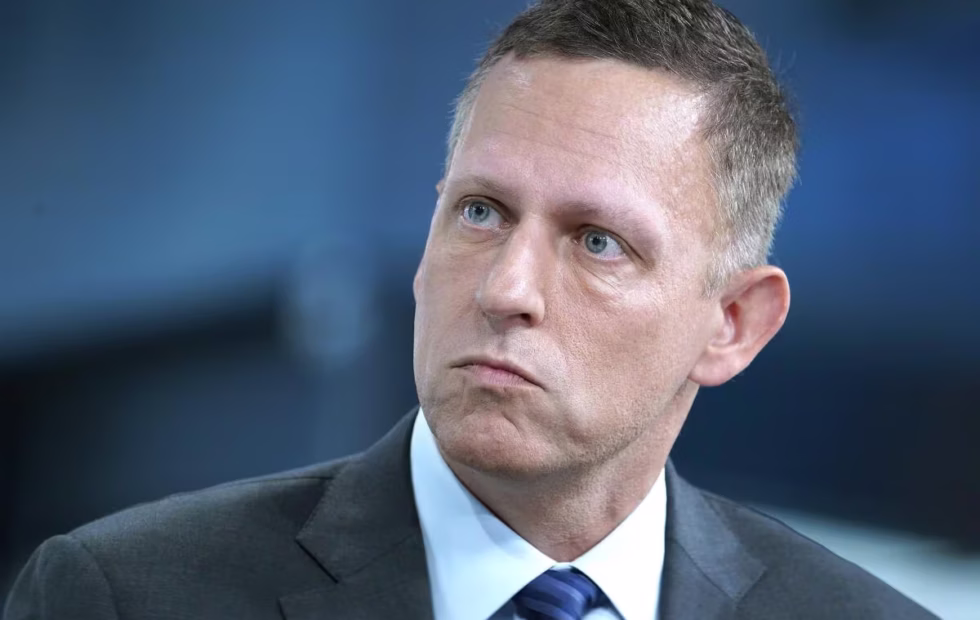 Peter Thiel y la mansión de Buenos Aires que provocó una protesta insólita. Fotografía editorial relacionada con mansión de Peter Thiel. publicada en Netaware