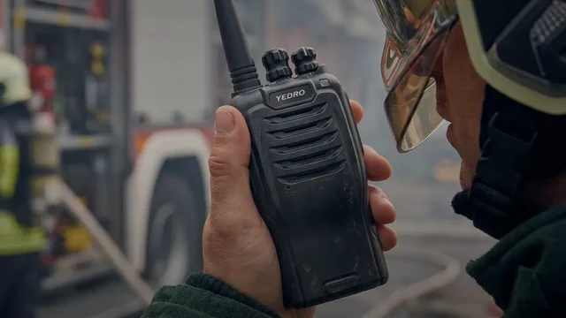 Radios para bomberos y emergencias: cómo elegir equipos confiables. Imagen destacada sobre radios para bomberos. publicada en Netaware