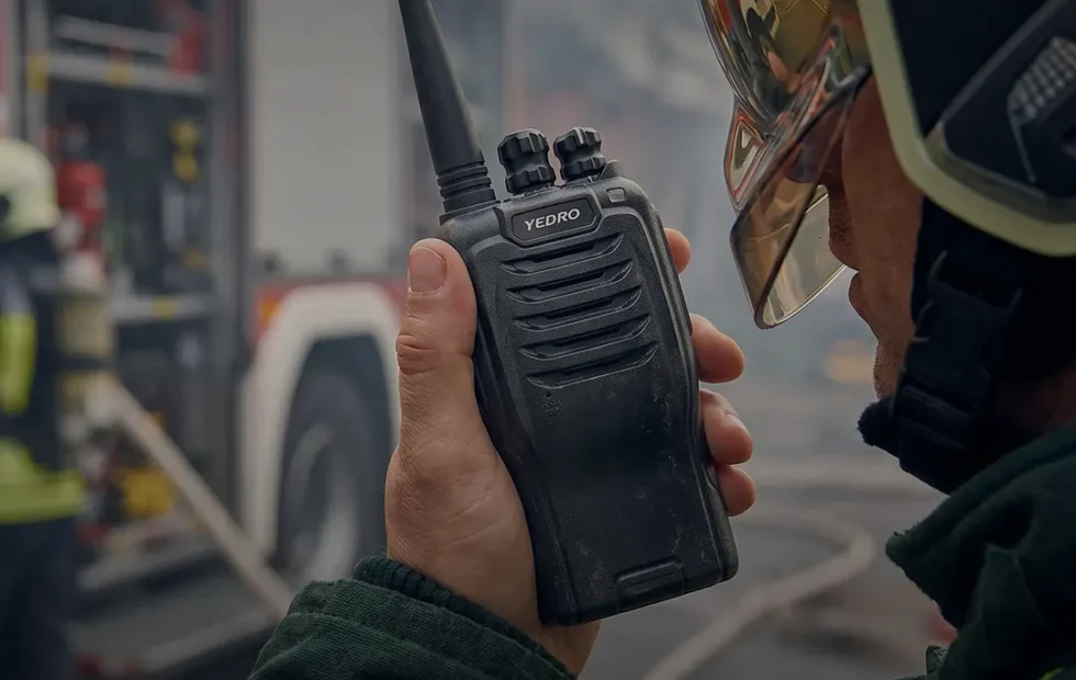 Radios para bomberos y emergencias: cómo elegir equipos confiables. Imagen destacada sobre radios para bomberos. publicada en Netaware