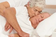 Sexualidad en la vejez: deseo, intimidad y prejuicios persistentes. Imagen destacada sobre sexualidad en la vejez. publicada en Netaware