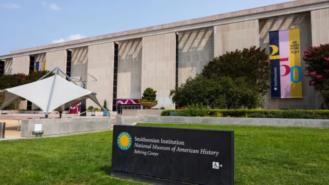 Trump ordena advertir sobre un supuesto sesgo ideológico en el Smithsonian. Imagen destacada sobre sesgo ideológico en el Smithsonian. publicada en Netaware