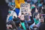 Aborto legal en Argentina: Rosario se moviliza por el acceso al derecho. Imagen destacada sobre aborto legal en Argentina. publicada en Netaware