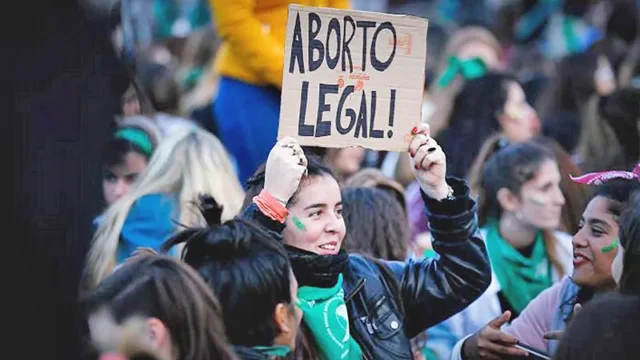 Aborto legal en Argentina: Rosario se moviliza por el acceso al derecho. Imagen destacada sobre aborto legal en Argentina. publicada en Netaware