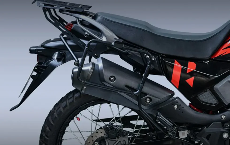 Baúles laterales en moto: claves para elegir soportes compatibles. Imagen destacada sobre baúles laterales en moto. publicada en Netaware