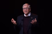 Bill Gates pide reservar empleos humanos en educación y salud mental. Fotografía editorial relacionada con reserva humana de empleos. publicada en Netaware