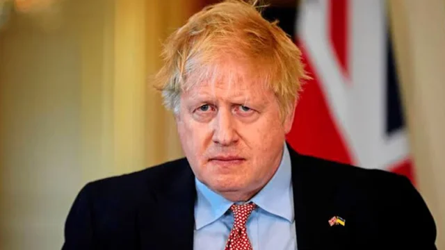 Boris Johnson salió ileso tras un ataque ruso contra un tren en Ucrania. Imagen destacada sobre ataque ruso contra un tren. publicada en Netaware