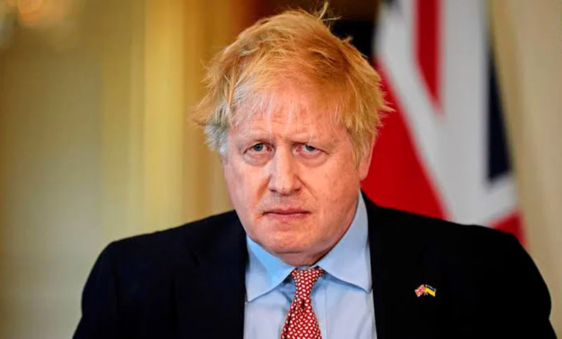 Boris Johnson salió ileso tras un ataque ruso contra un tren en Ucrania. Imagen destacada sobre ataque ruso contra un tren. publicada en Netaware