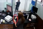 Condenan a dos cajeros del Banco Nación por sustraer dinero de clientes. Imagen destacada sobre cajeros del Banco Nación. publicada en Netaware