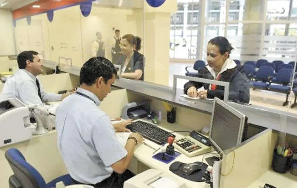 El salario bancario supera los $2,5 millones tras una nueva actualización. Fotografía editorial relacionada con salario bancario 2026. publicada en Netaware