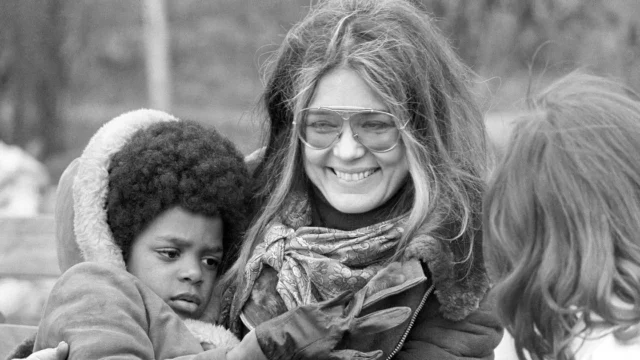 Gloria Steinem, la periodista que convirtió el feminismo en una fuerza global. Fotografía editorial relacionada con legado de Gloria Steinem. publicada en Netaware
