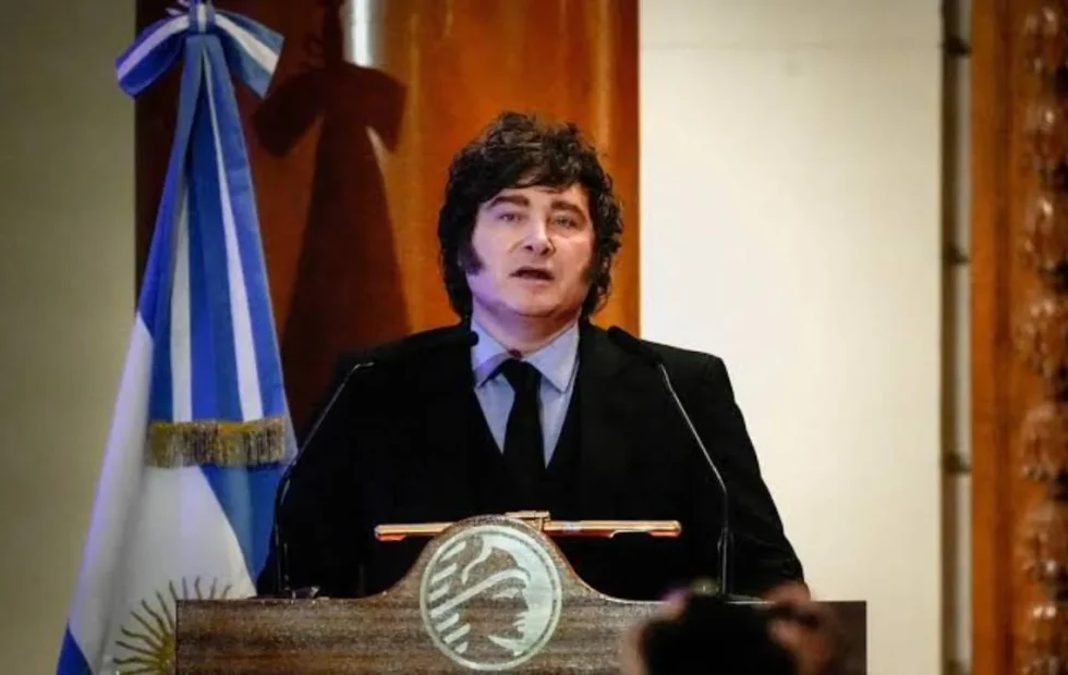 Milei negó la recesión y defendió la creación de empleo y la suba salarial. Imagen destacada sobre Milei negó la recesión. publicada en Netaware