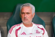 Mourinho y el retiro de Messi: la ausencia que el fútbol siempre sentirá. Fotografía editorial relacionada con retiro de Messi de la selección. publicada en Netaware