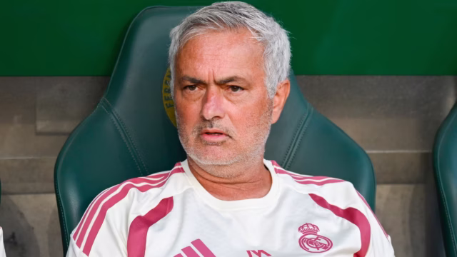 Mourinho y el retiro de Messi: la ausencia que el fútbol siempre sentirá. Fotografía editorial relacionada con retiro de Messi de la selección. publicada en Netaware