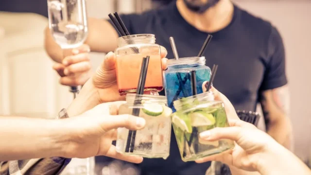 Semaglutida: ¿puede reducir el deseo de beber, fumar o apostar?. Fotografía editorial relacionada con semaglutida y adicciones. publicada en Netaware