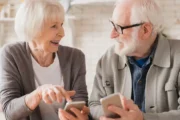 AVIA: la inteligencia artificial argentina que anticipa la fragilidad en adultos. Fotografía editorial relacionada con IA argentina para adultos mayores. publicada en Netaware