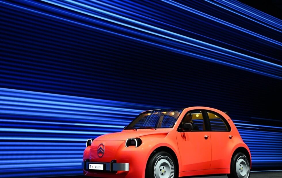 Citroën prepara un 2 CV eléctrico para 2028 con espíritu urbano. Fotografía editorial relacionada con Citroën 2 CV eléctrico. publicada en Netaware