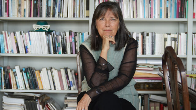 Claudia Piñeiro explora el secreto y la amistad en su nueva novela. Fotografía editorial relacionada con Claudia Piñeiro explora secreto amistad. publicada en Netaware
