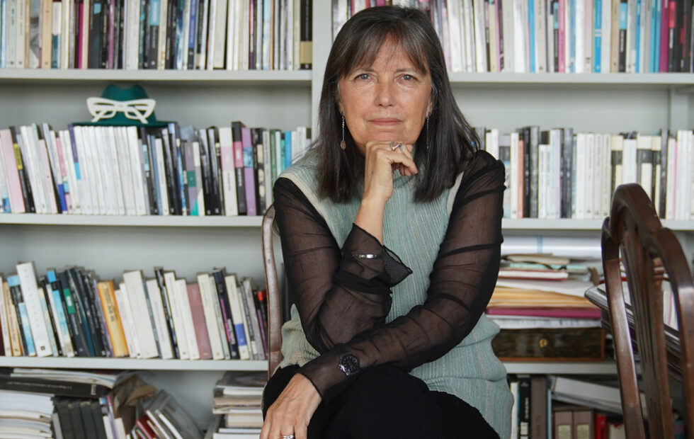 Claudia Piñeiro explora el secreto y la amistad en su nueva novela. Fotografía editorial relacionada con Claudia Piñeiro explora secreto amistad. publicada en Netaware