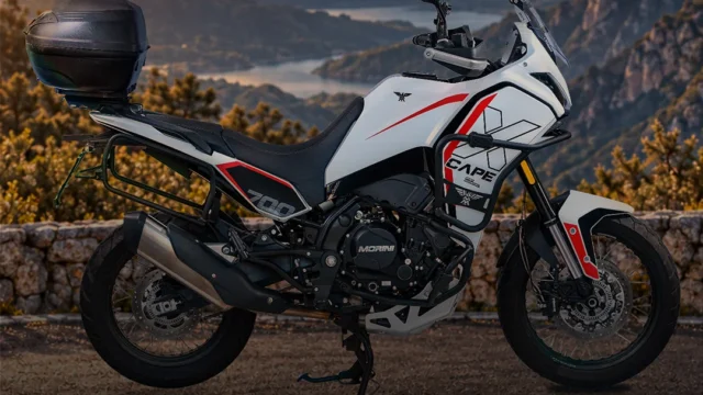 Cómo elegir accesorios para viajar en una Moto Morini X-Cape 700. Fotografía editorial relacionada con accesorios X-Cape 700. publicada en Netaware