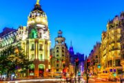El amor prohibido que vigila la Gran Vía desde sus azoteas. Fotografía editorial relacionada con amor prohibido de Diana. publicada en Netaware