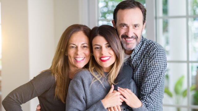 Hijos adultos: cómo acompañar sin convertir la ayuda en control. Imagen destacada sobre hijos adultos. publicada en Netaware
