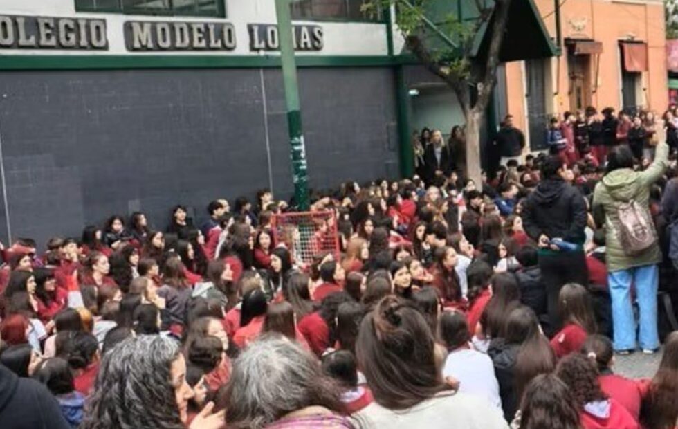Imágenes sexuales falsas con IA: la alerta que atraviesa a las escuelas. Imagen destacada sobre imágenes sexuales falsas con IA. publicada en Netaware
