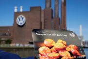 La pieza más vendida de Volkswagen no tiene ruedas. Fotografía editorial relacionada con currywurst de Volkswagen. publicada en Netaware