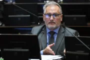 Lewandowski cuestionó a Pullaro por el respaldo a Milei ante la crisis industrial. Fotografía editorial relacionada con crisis industrial santafesina. publicada en Netaware