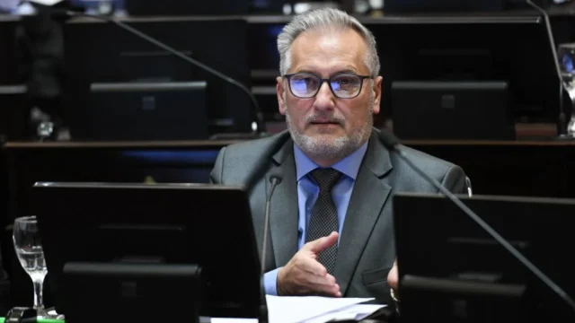 Lewandowski cuestionó a Pullaro por el respaldo a Milei ante la crisis industrial. Fotografía editorial relacionada con crisis industrial santafesina. publicada en Netaware