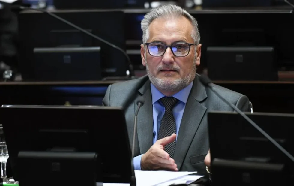 Lewandowski cuestionó a Pullaro por el respaldo a Milei ante la crisis industrial. Fotografía editorial relacionada con crisis industrial santafesina. publicada en Netaware